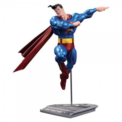 Estatua Superman DC Comics metalico version Frank Miller
